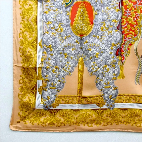 LOEWE $650 LikeNew 100% SILK SCARF in envelope - Picture 8 of 10